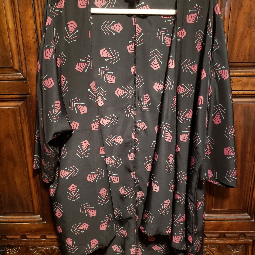 NWOT LuLaRoe Lindsay Kimono L - 18-22